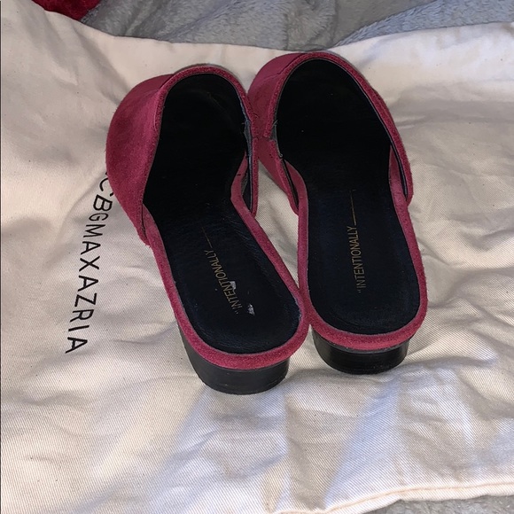 Intentionally Flat Mules - Picture 3 of 6